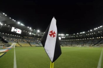 Bandeirinha do Vasco no Maracanã