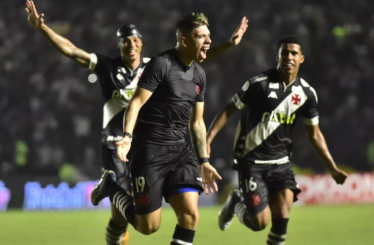 Palacios comemorando 1º gol pelo Vasco
