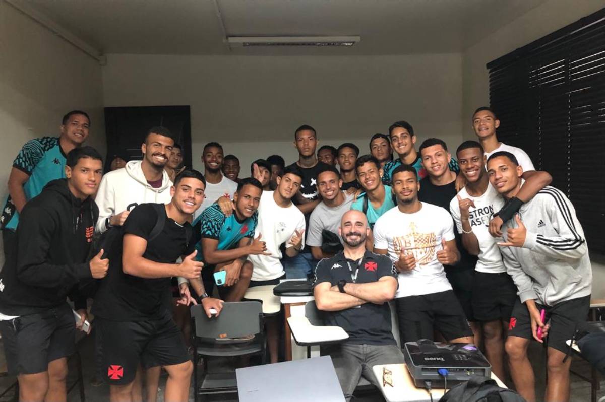 Sub-20 do Vasco participa de palestra sobre cuidados com a saúde bucal