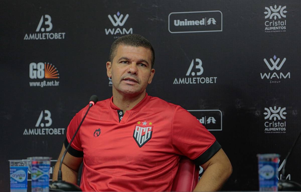 Umberto Louzer estava no Atlético-GO