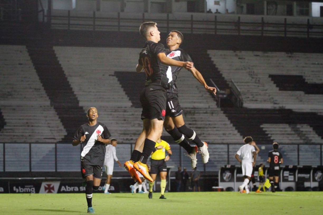 Sub-17 do Vasco venceu o Bahia por 3x0 em São Januário