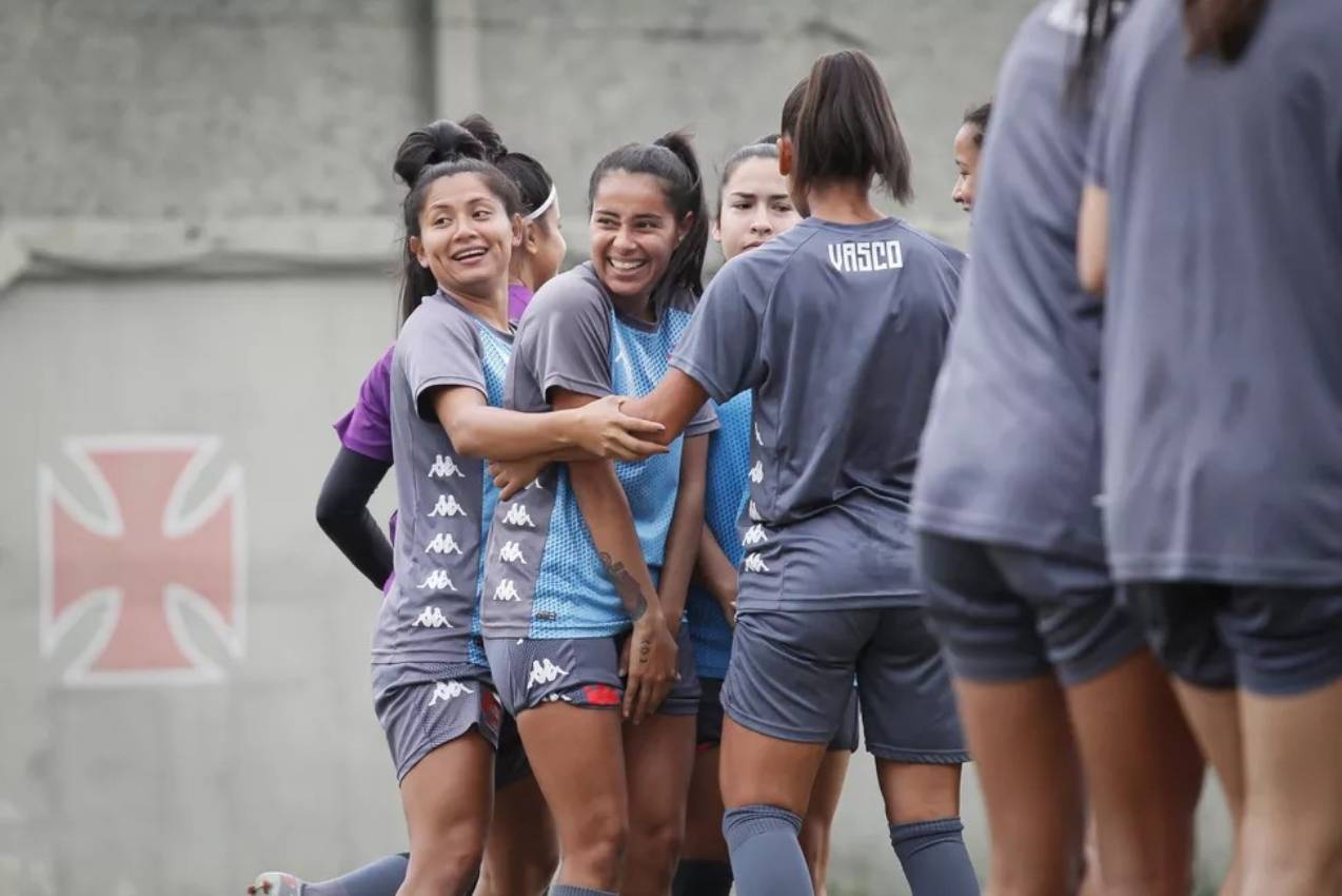Meninas da Colina em treino em São Januário