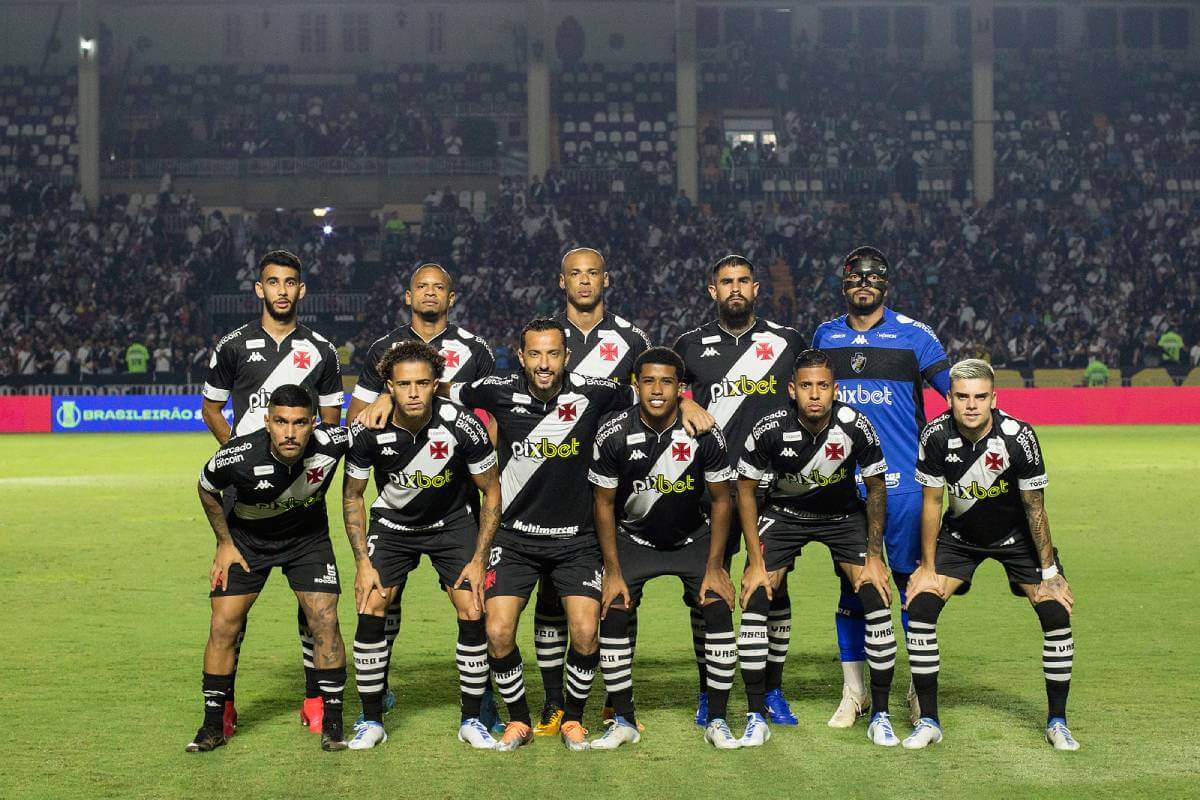 Jogadores do Vasco durante o jogo contra o Operário-PR