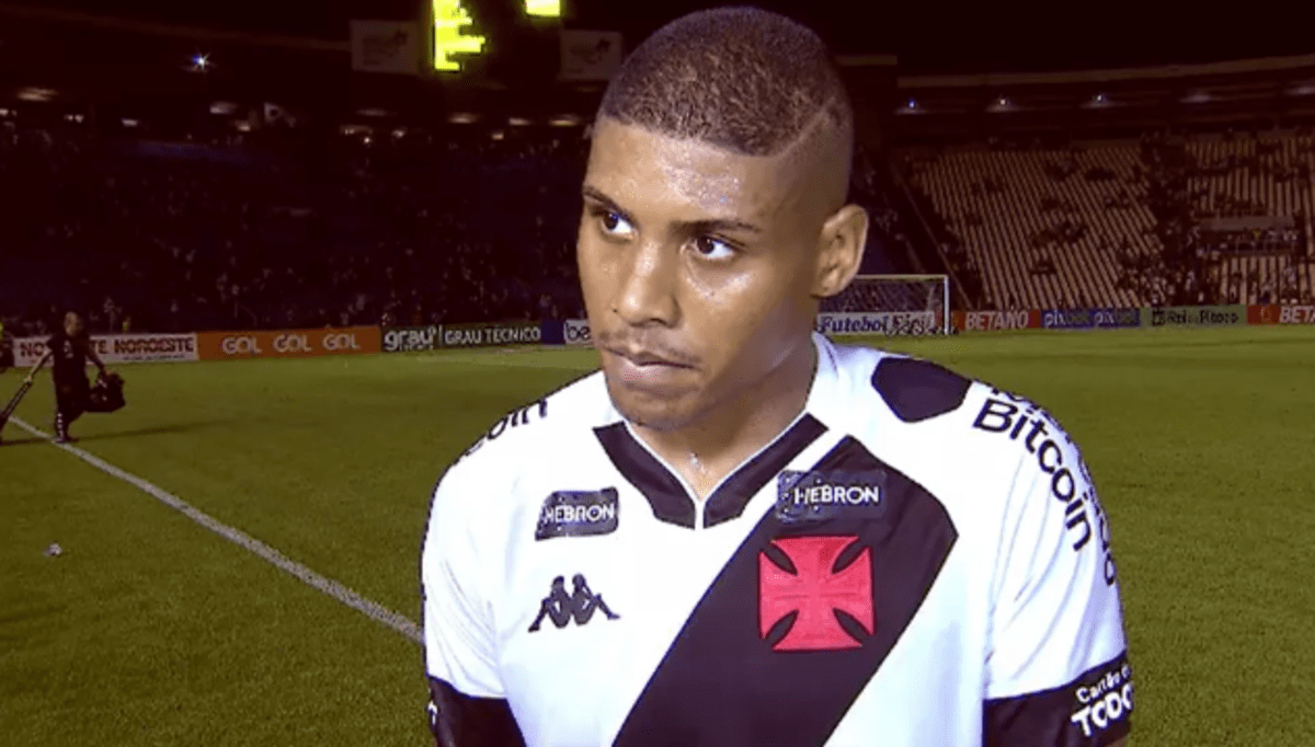 Erick, do Vasco, marca o primeiro gol dele pelo time de São Januário