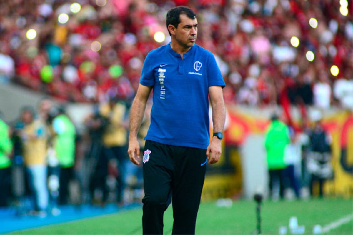 Técnico Fabio Carille na partida entre Flamengo e Corinthians, no Maracanã