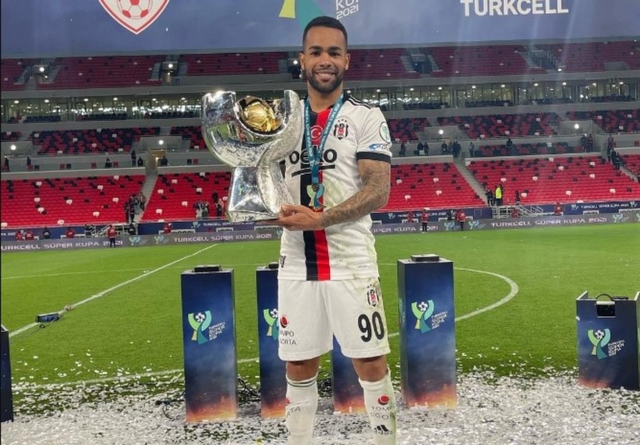 Souza dá boas-vindas a Alex Teixeira no Besiktas-TUR