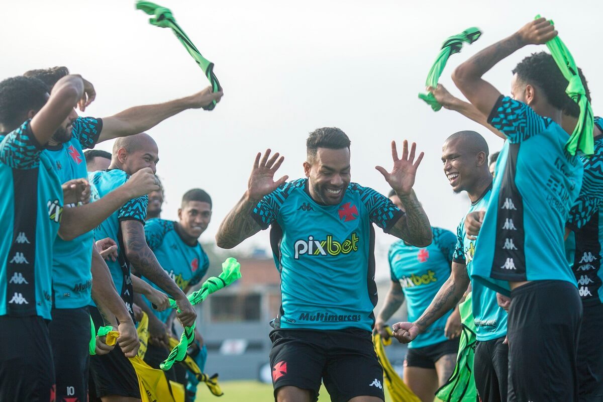 Alex Teixeira em seu primeiro treino no retorno ao Vasco