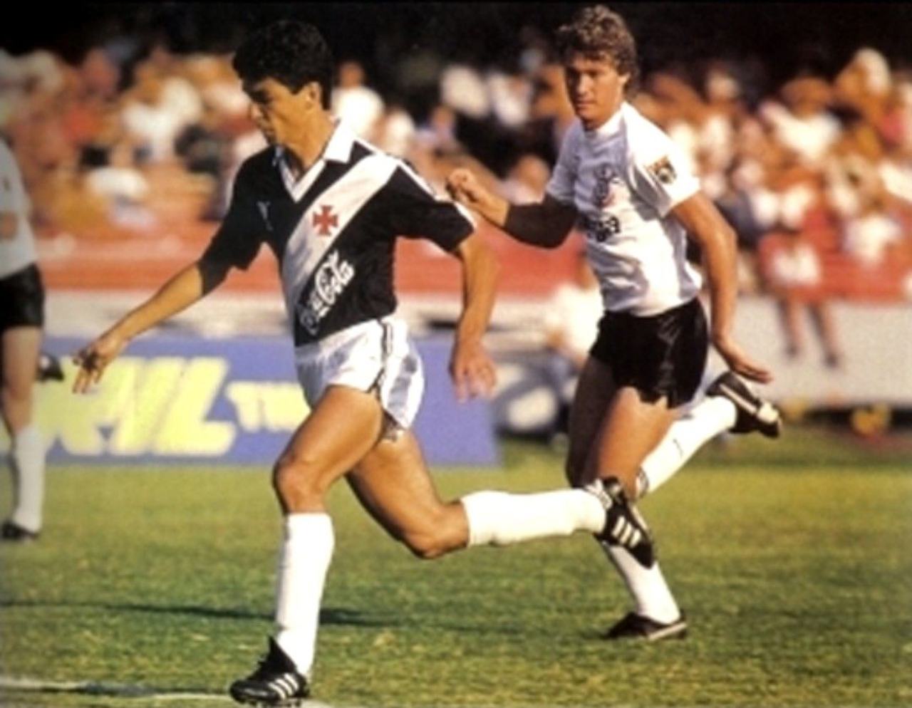 Bebeto em campo pelo Vasco