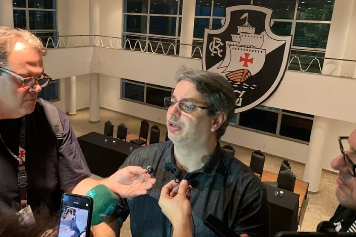 Carlos Fonseca em entrevista após reunião do Conselho Deliberativo do Vasco