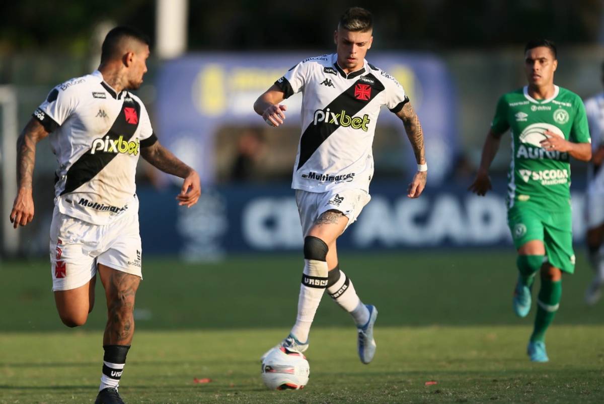 Gabriel Pec durante jogo contra a Chapecoense