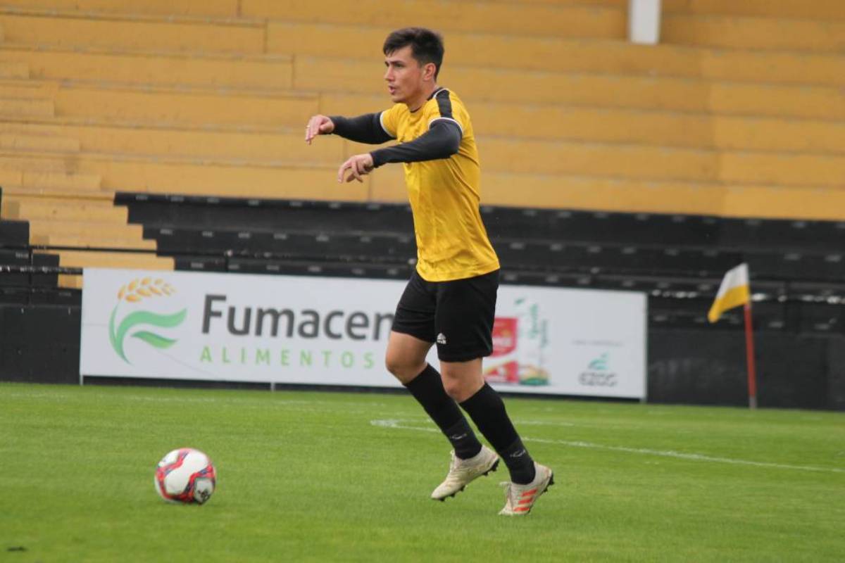 Léo Costa, volante do Criciúma