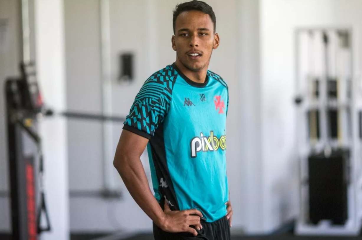 Matheus Julião começa transição para o profissional do Vasco