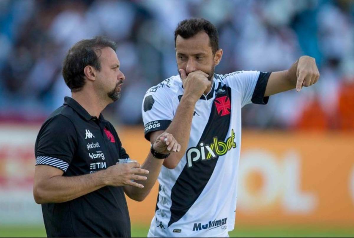 Maurício e Nenê durante o jogo contra o Sampaio Corrêa