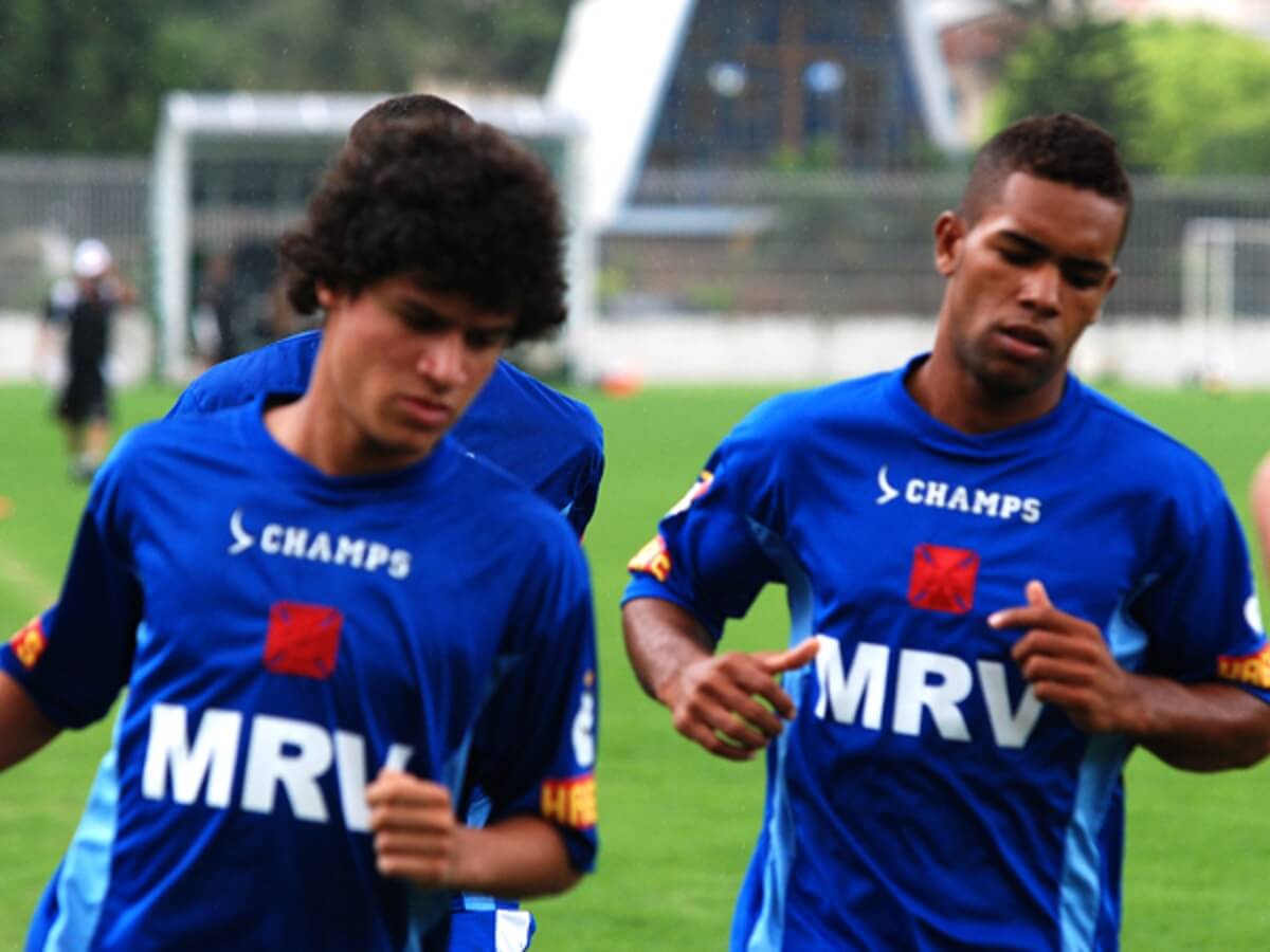 Philippe Coutinho e Alex Teixeira em treino no Vasco em 2009