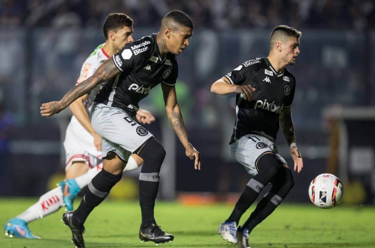 Raniel e Gabriel Pec durante o jogo contra o Ituano