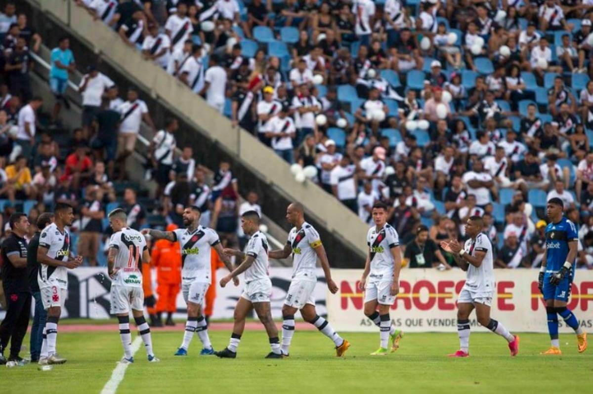 Jogadores do Vasco no Castelão