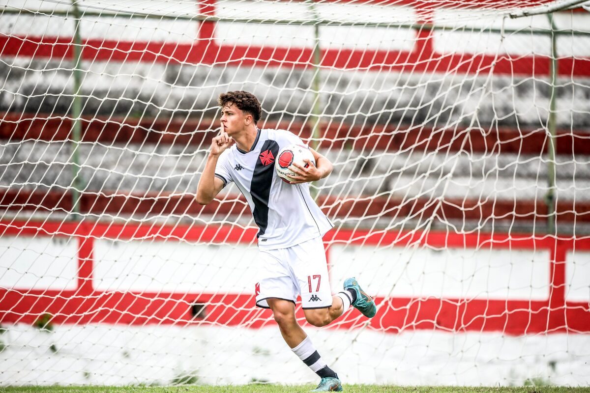 Pfeifer em ação pelo Vasco Sub-17