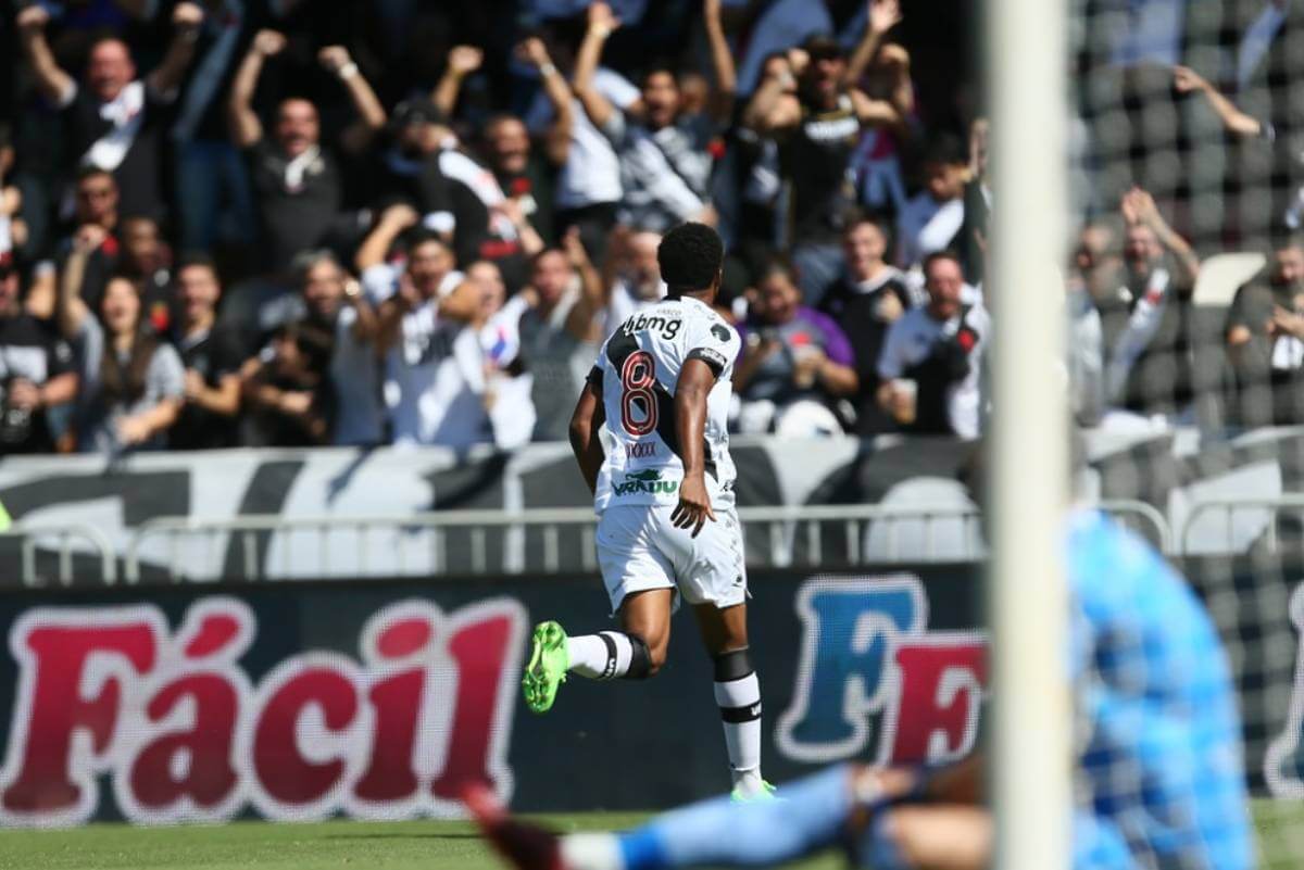 Andrey Santos comemorando gol contra o Tombense