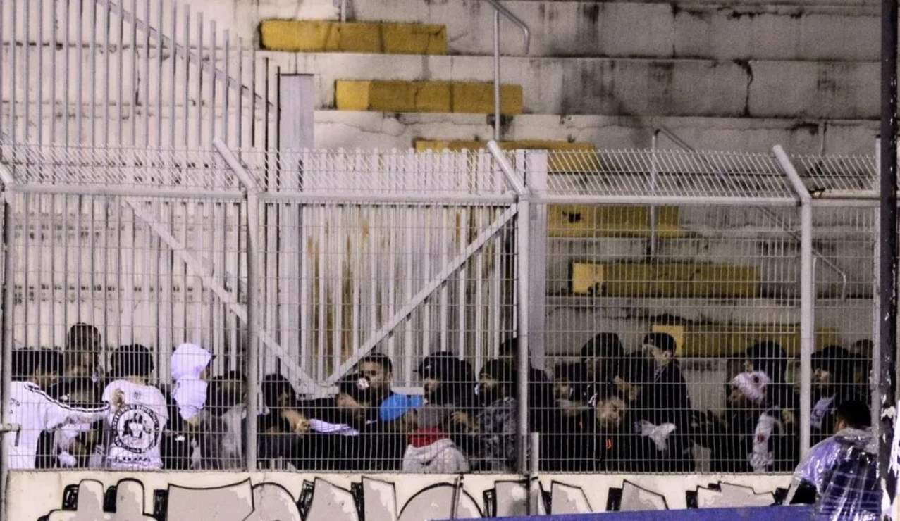 Briga entre torcedores de Ponte Preta e Vasco