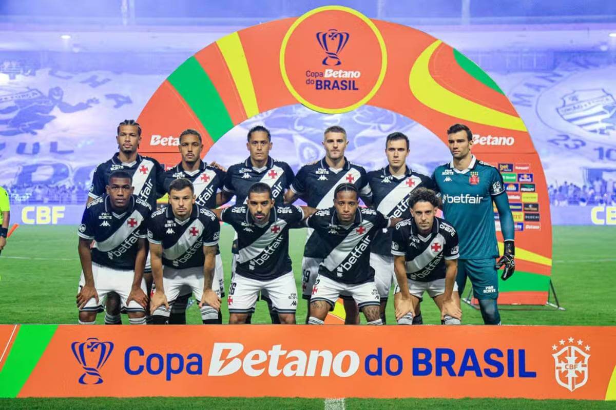 Jogadores do Vasco antes de jogo contra o CSA