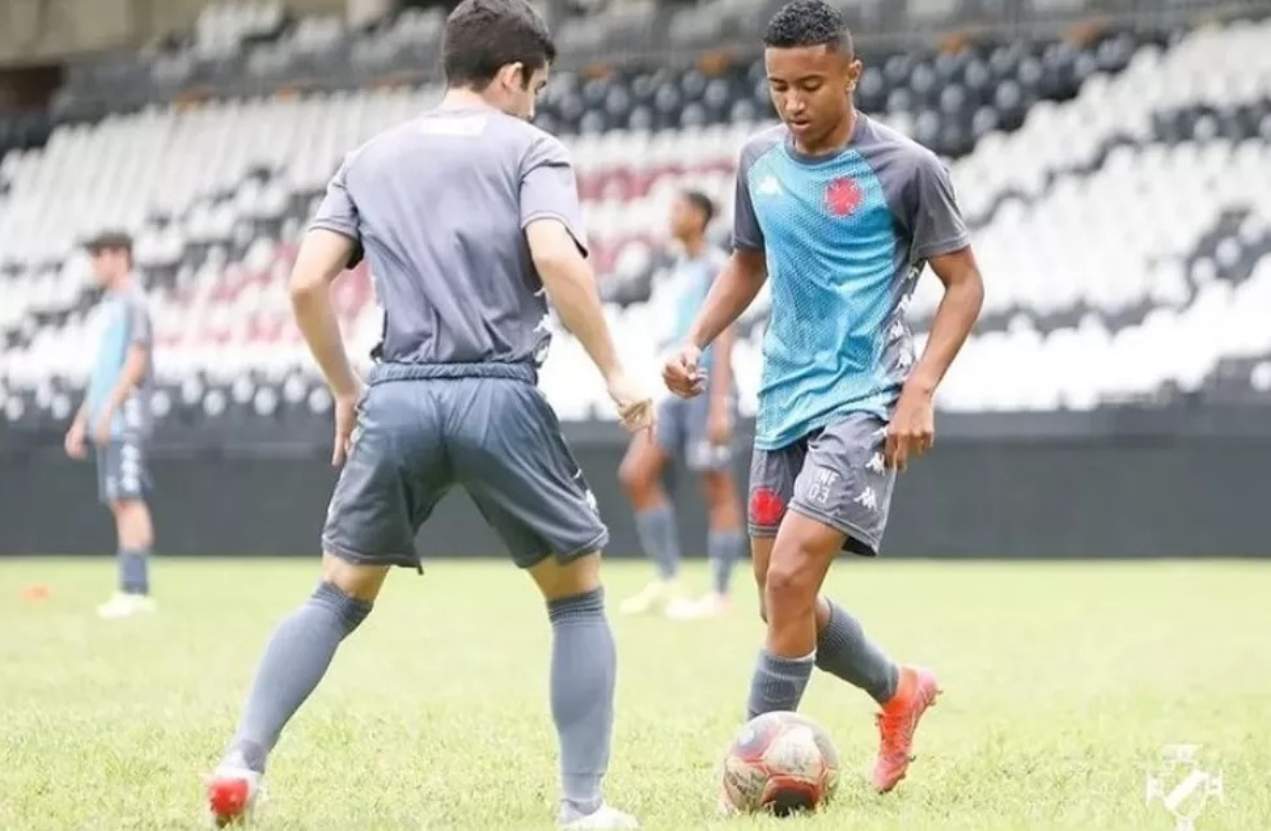 Kauã Valente em ação pela base do Vasco