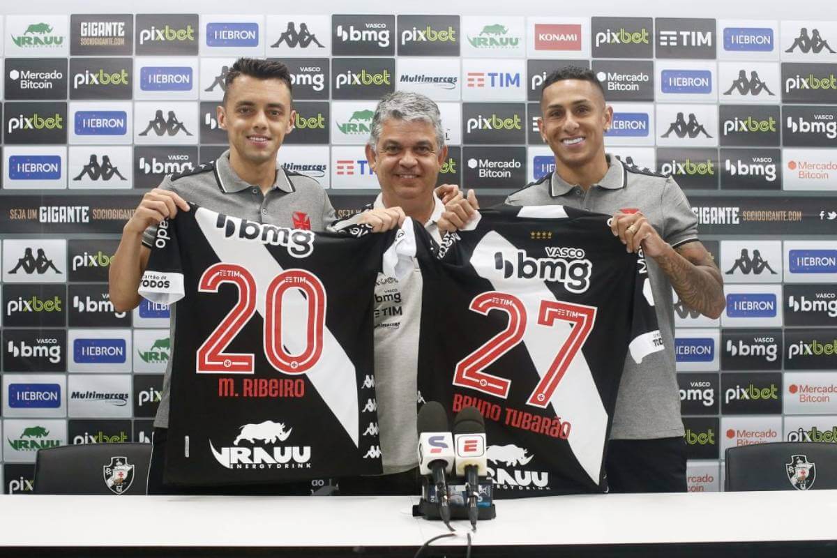 Matheus Ribeiro e Bruno Tubarão durante apresentação