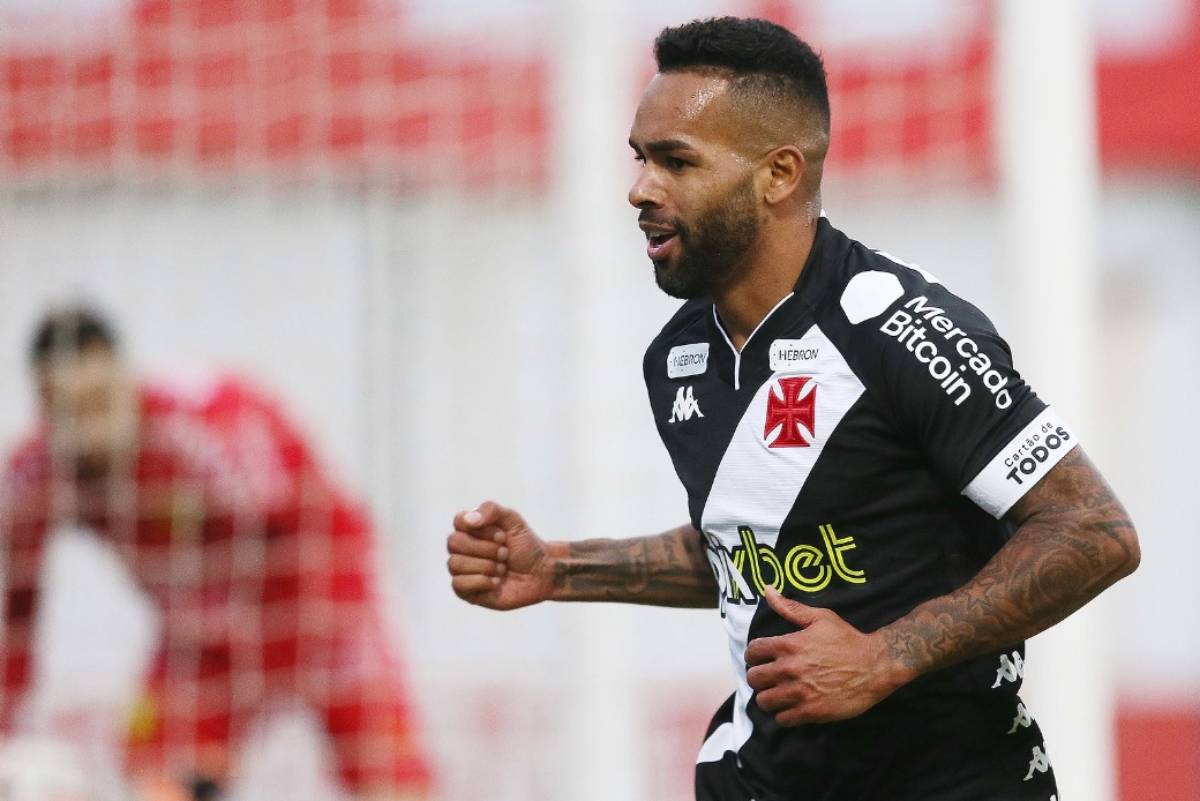 Alex Teixeira durante o jogo contra o Brusque