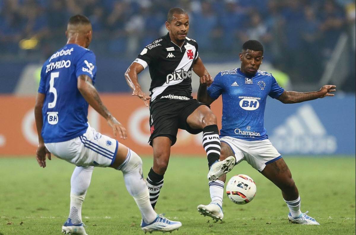 Edimar durante o jogo contra o Cruzeiro