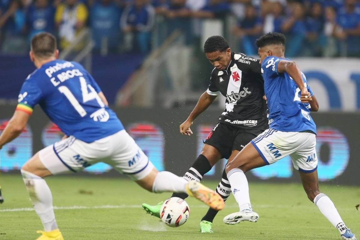 Eguinaldo durante o jogo contra o Cruzeiro