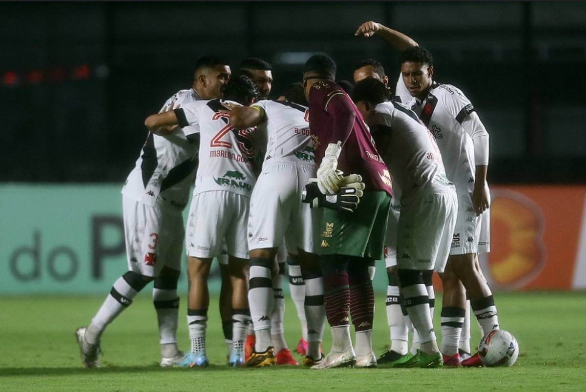 Jogadores do Vasco durante o jogo contra o Londrina