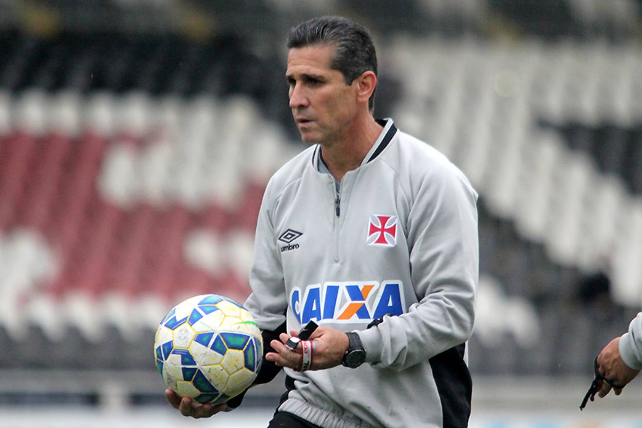 Jorginho comando treino do Vasco em 2015