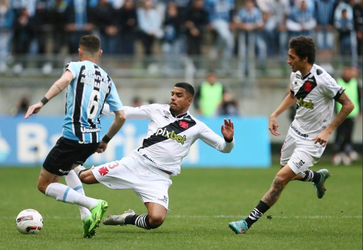 Léo Matos durante jogo contra o Grêmio
