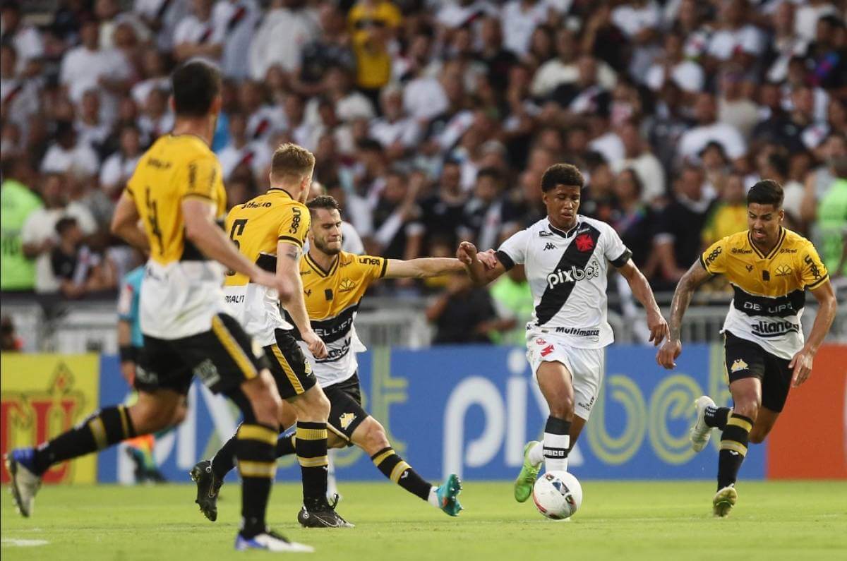 Andrey Santos durante o jogo contra o Criciúma