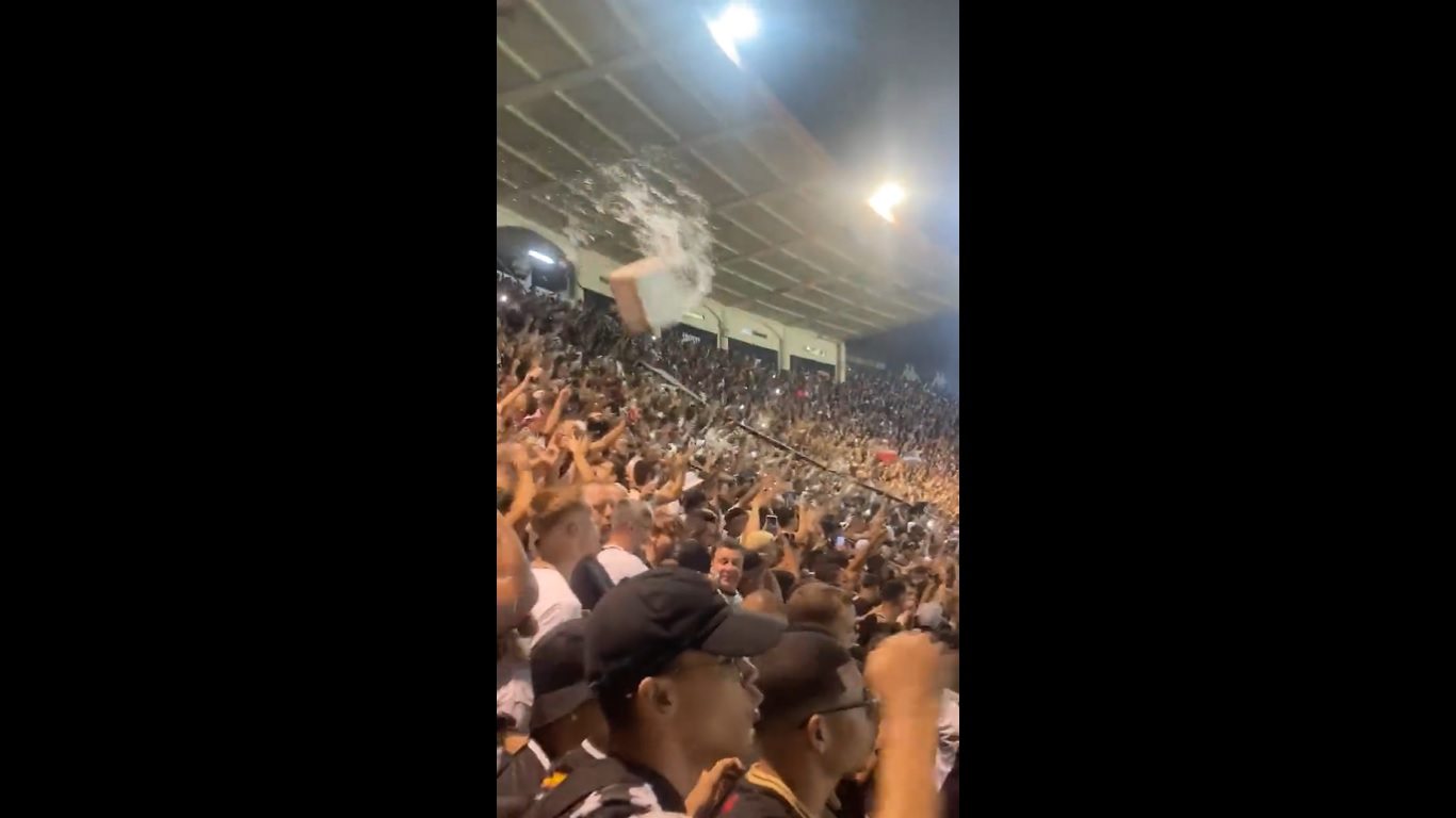 Caixa de isopor arremessada na torcida do Vasco