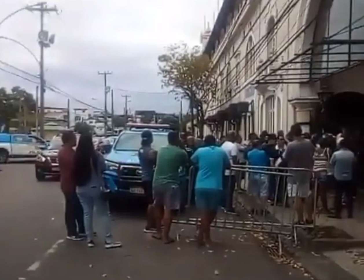 Torcida do Vasco protesta em São Januário por causa de ingressos