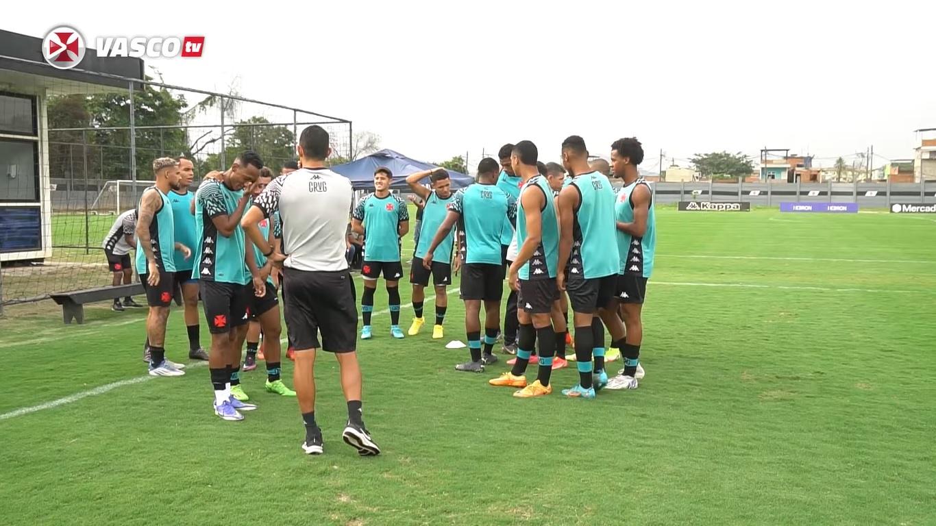 Treino do Vasco com a garotada do Sub-20