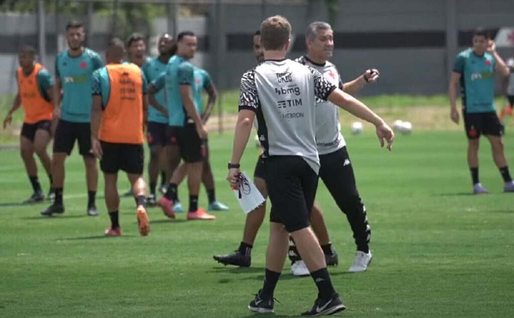 Assista A Trechos Do Treino Do Vasco Deste Sábado No CT Moacyr Barbosa ...