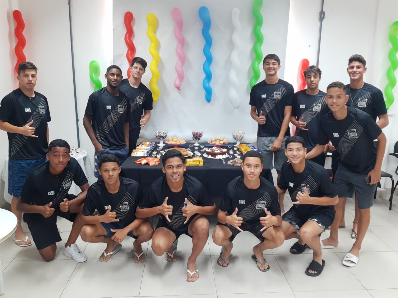 Criançada recebe festa do Vasco em São Januário