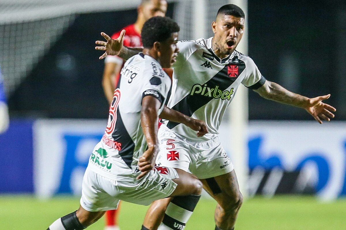 Andrey Santos e Yuri Lara em Vasco x CRB pela Série B 2022