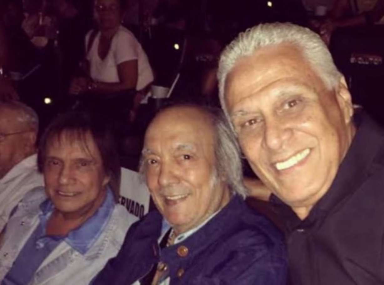 Roberto Dinamite ao lado de Erasmo Carlos e Roberto Carlos