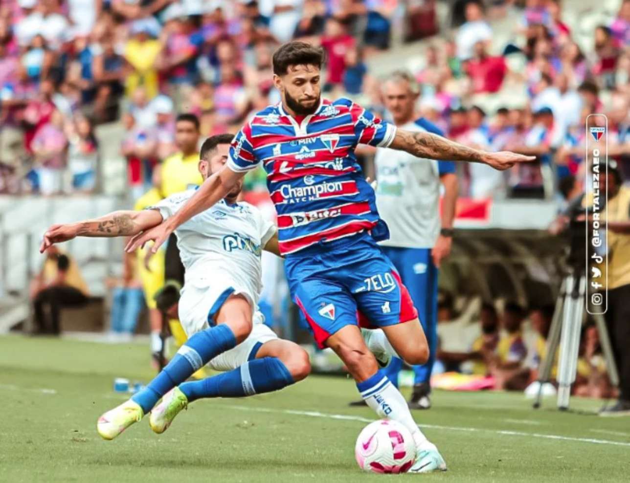 Juninho Capixaba em campo pelo Fortaleza