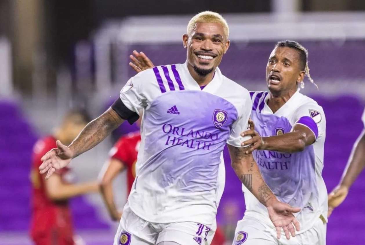 Júnior Urso comemora gol pelo Orlando City