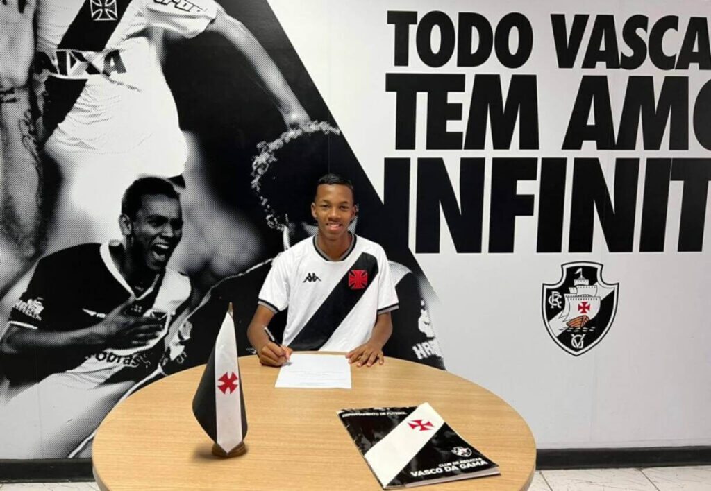 Kauan Kelvin assina 1º contrato com o Vasco