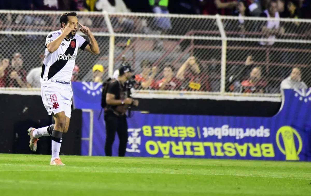 Nenê durante o jogo contra o Ituano