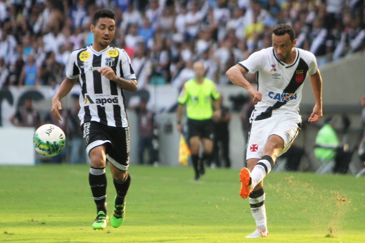 Nenê em ação pelo Vasco contra o Ceará na Série B 2016