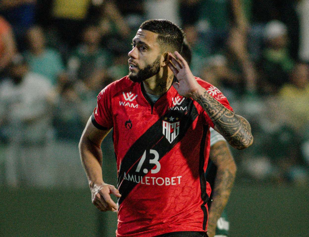 Wellington Rato comemora gol pelo Atlético-GO