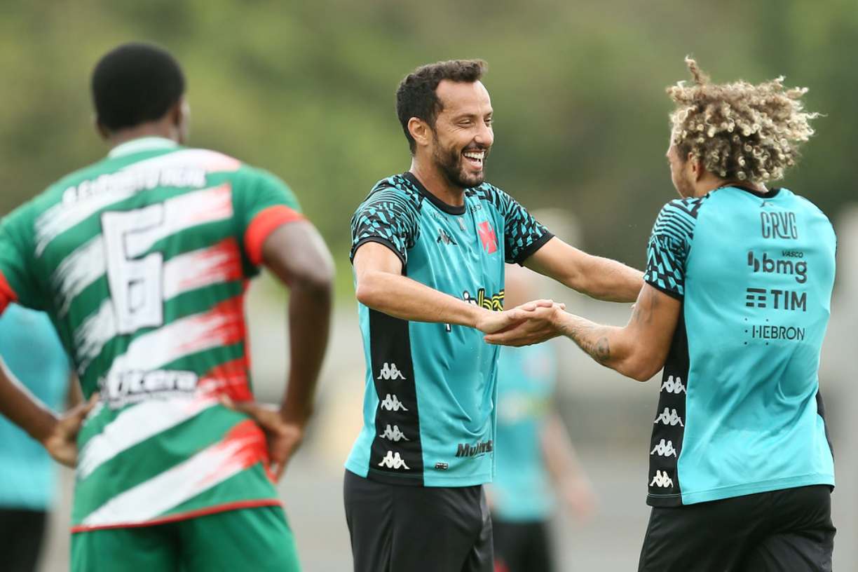 Nenê e Figueiredo em jogo-treino contra o Porto Real