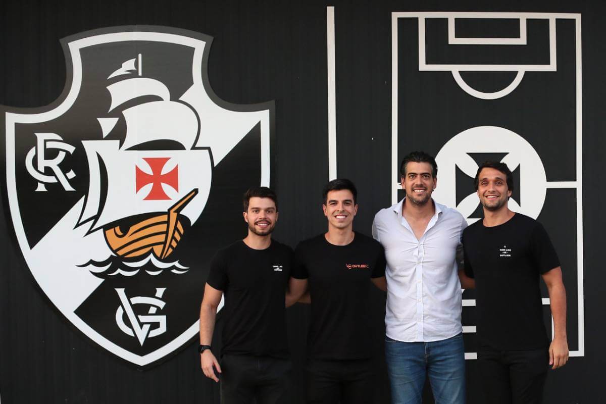 Paulo Bracks e integrantes da OutlierFC