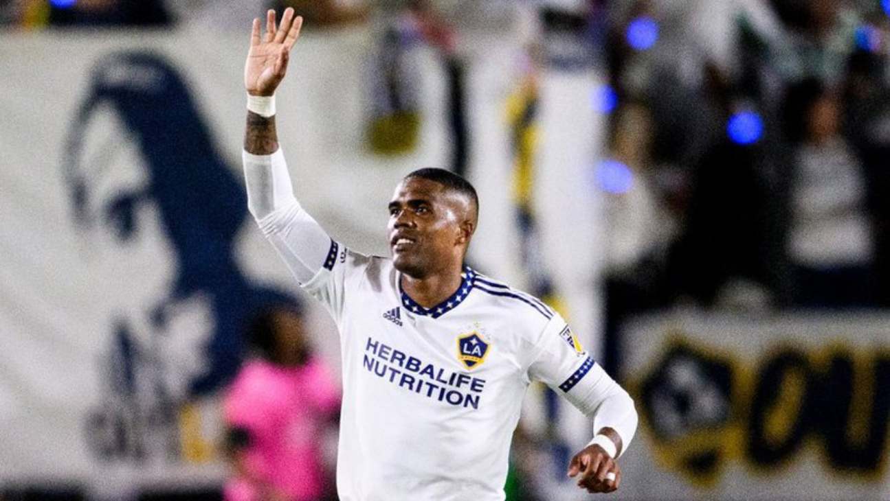 Douglas Costa em campo pelo Los Angeles Galaxy