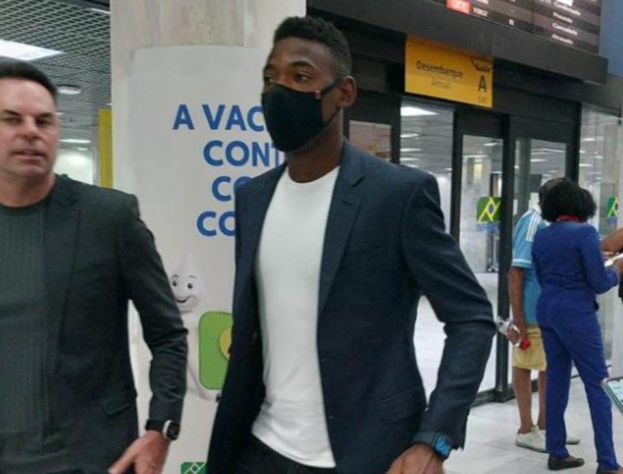 Léo Pelé desembarcou no Rio de Janeiro nesta terça-feira